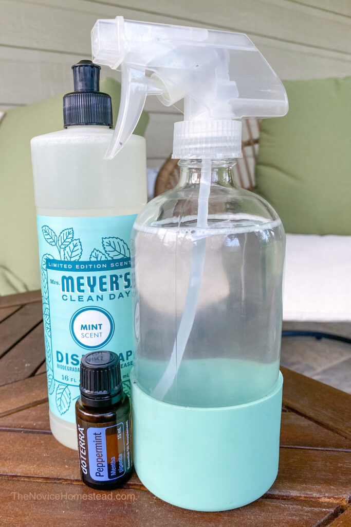 ingredients to make peppermint oil bug spray